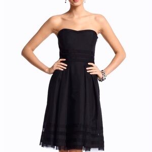 White House‎ Black Market Strapless Cocktail Dress Black Pleated Stripes Size 2